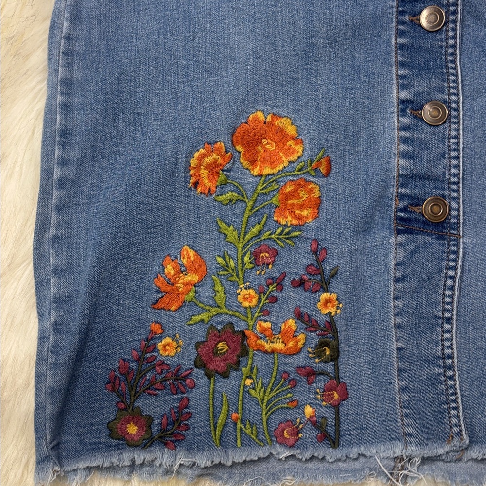 EST . 1946 Denim 
Size 12 
Waist 16 Length 24 
Excellent condition - Picture 6 of 11